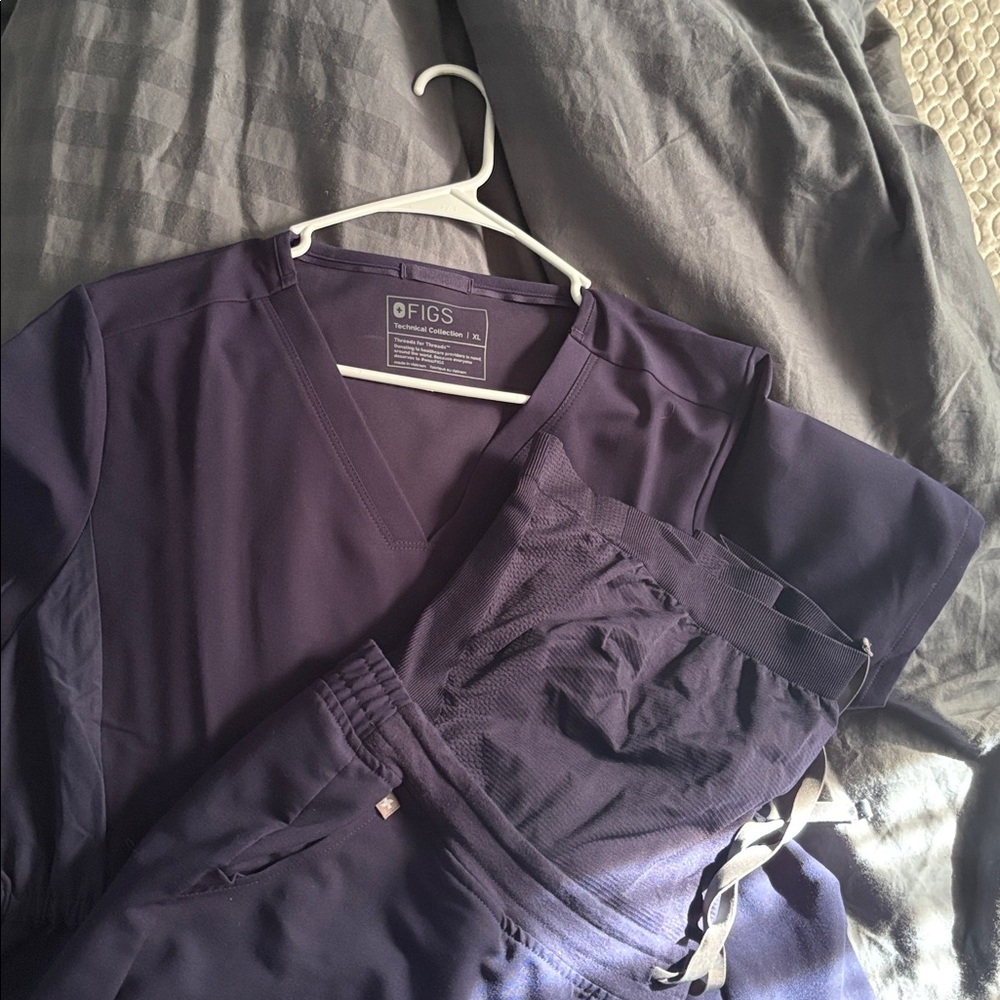 Navy blue figs maternity scrubs size XL